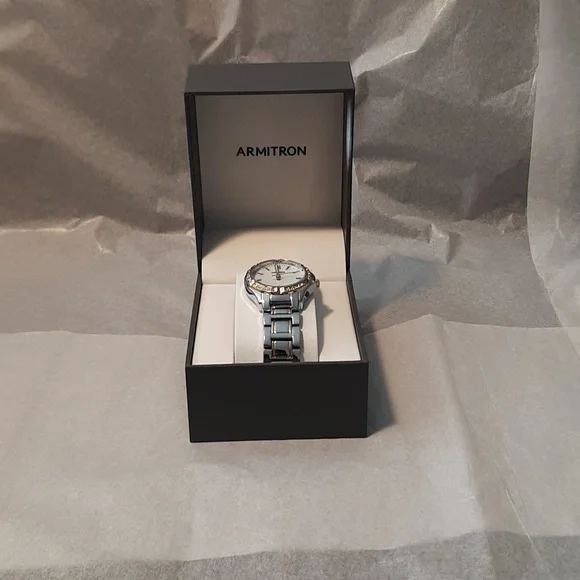 Armitron Women's Watch, Brand NEW with Box, Silver and Gold - Picture 5 of 7
